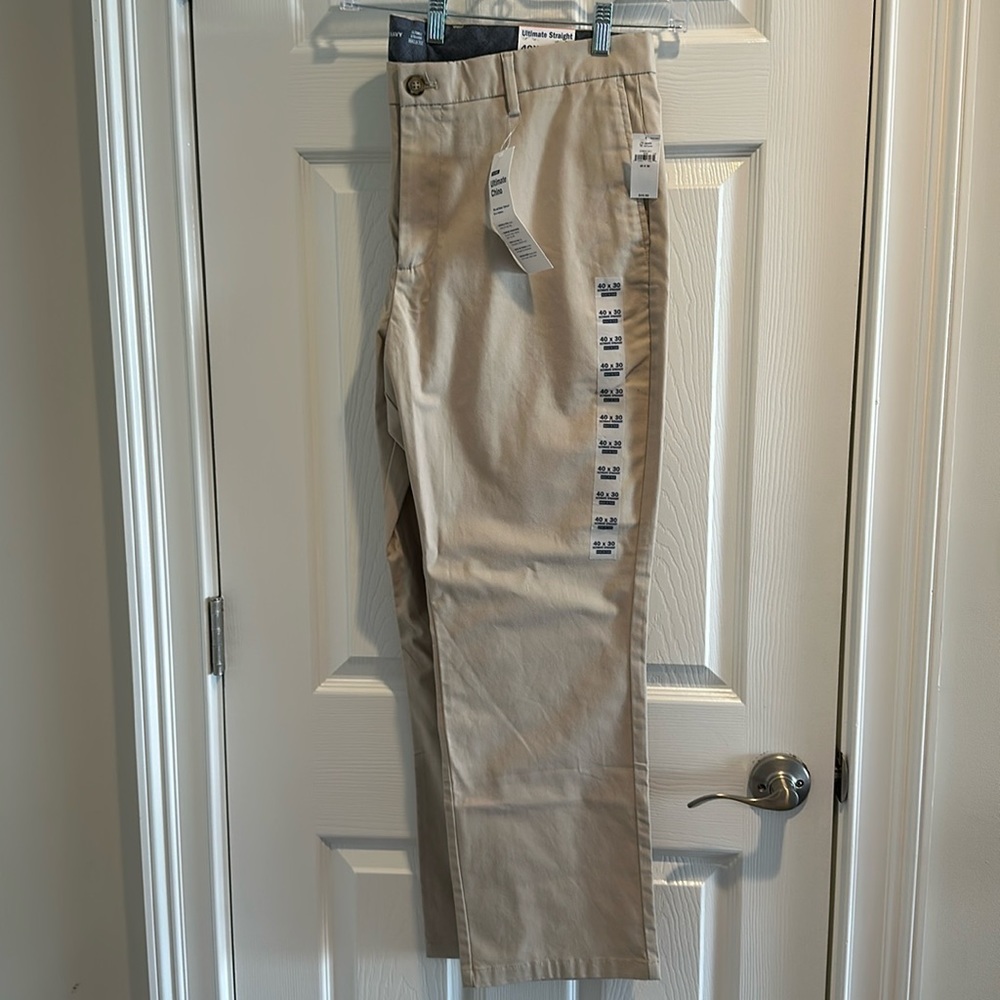 Old Navy men’s ultimate chinos NWT!